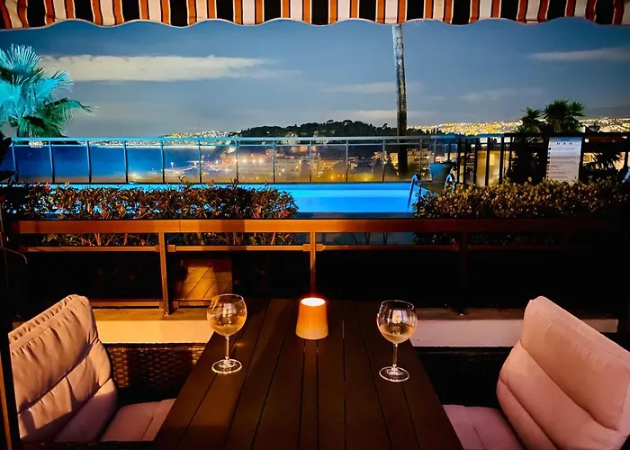 Superbe 2 Pieces Terrasse / Piscine / Vue / Parking